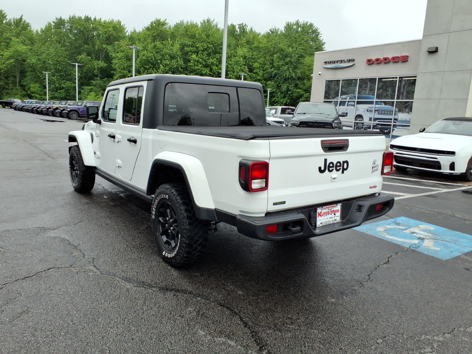 2021 Jeep Gladiator Willys