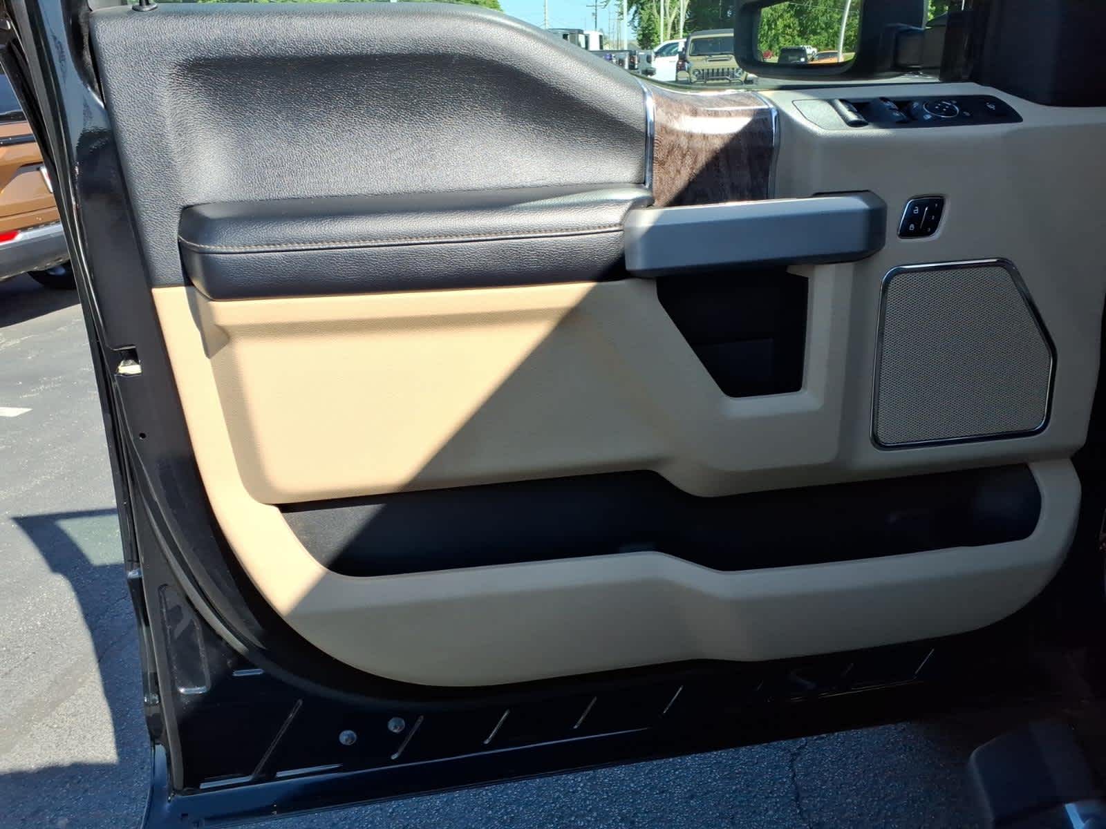 2017 Ford Super Duty F-350 SRW Lariat