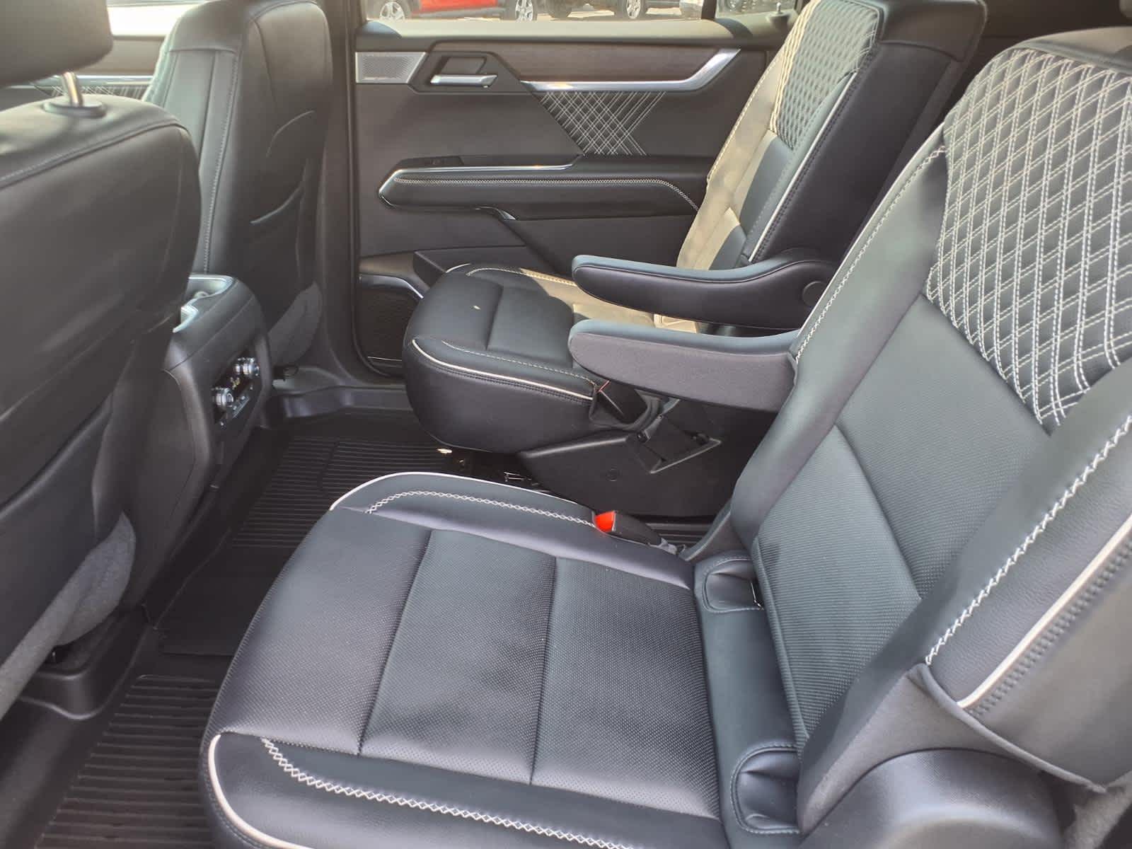 2024 GMC Acadia AWD Denali