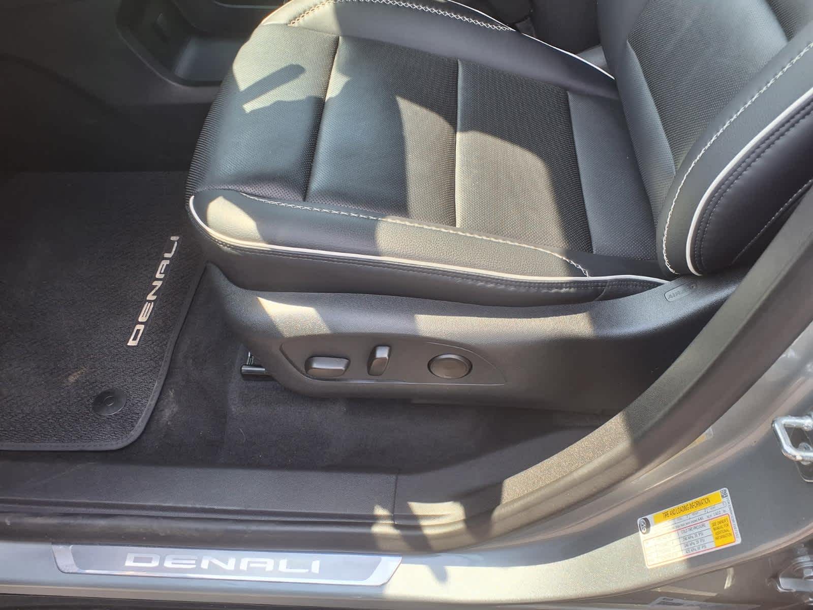 2024 GMC Acadia AWD Denali