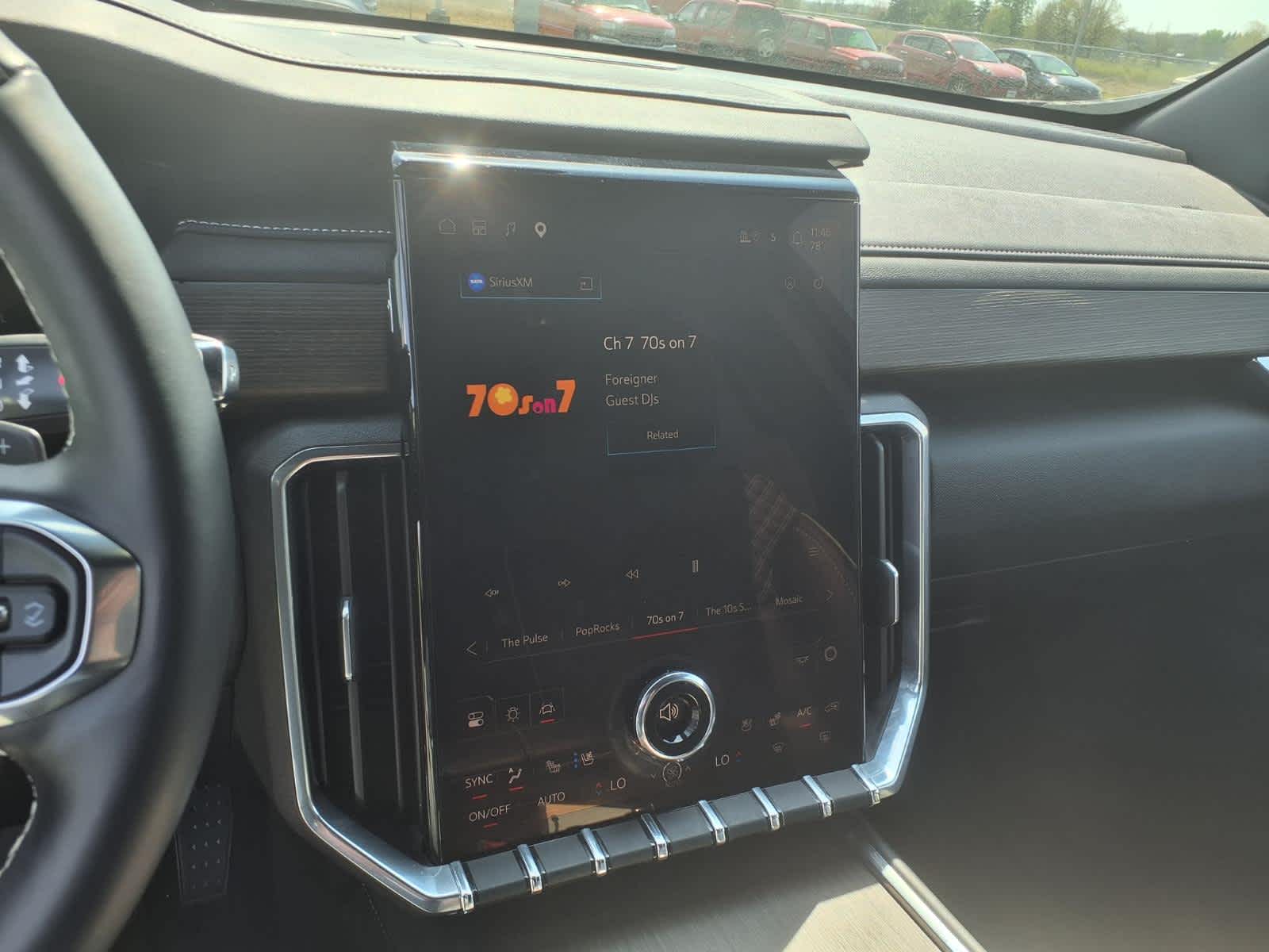 2024 GMC Acadia AWD Denali