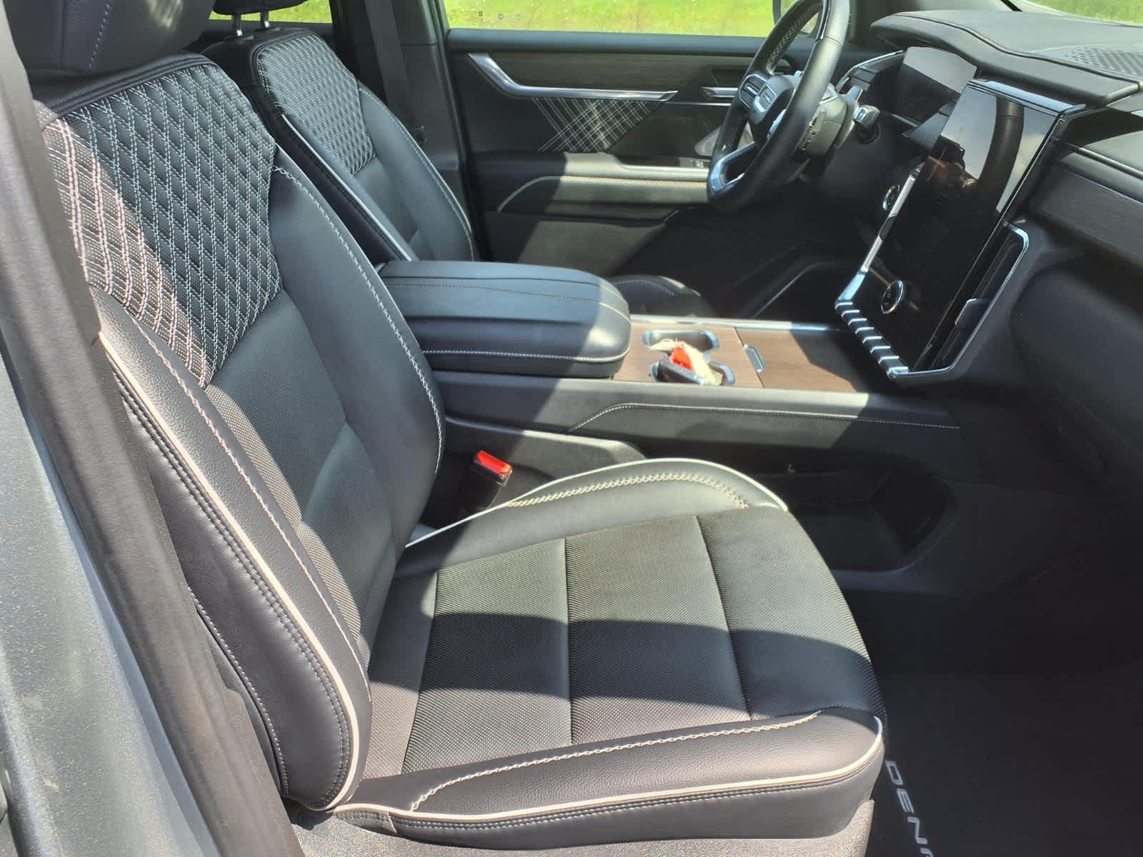 2024 GMC Acadia AWD Denali