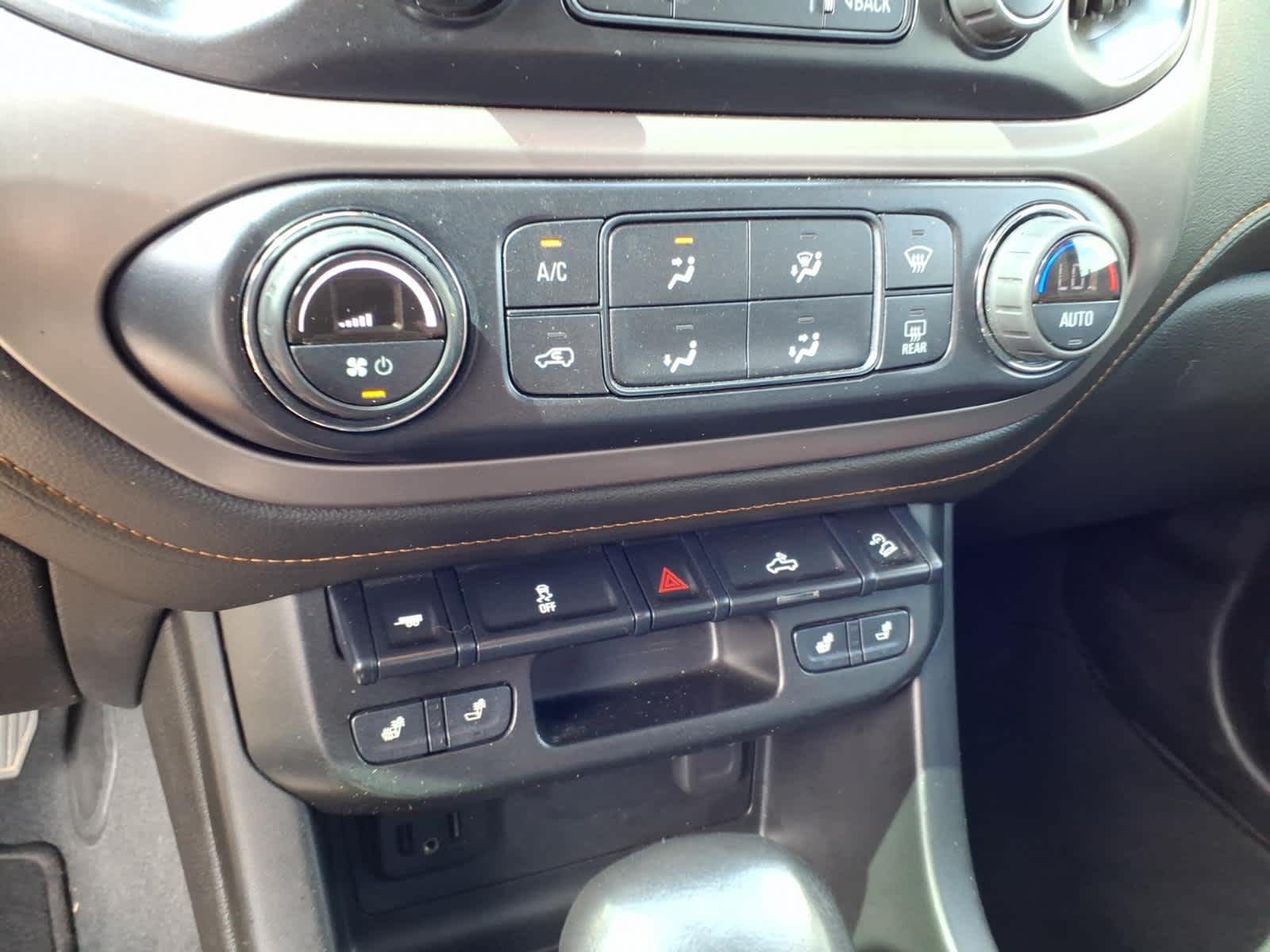 2022 GMC Canyon 4WD AT4 w/Cloth