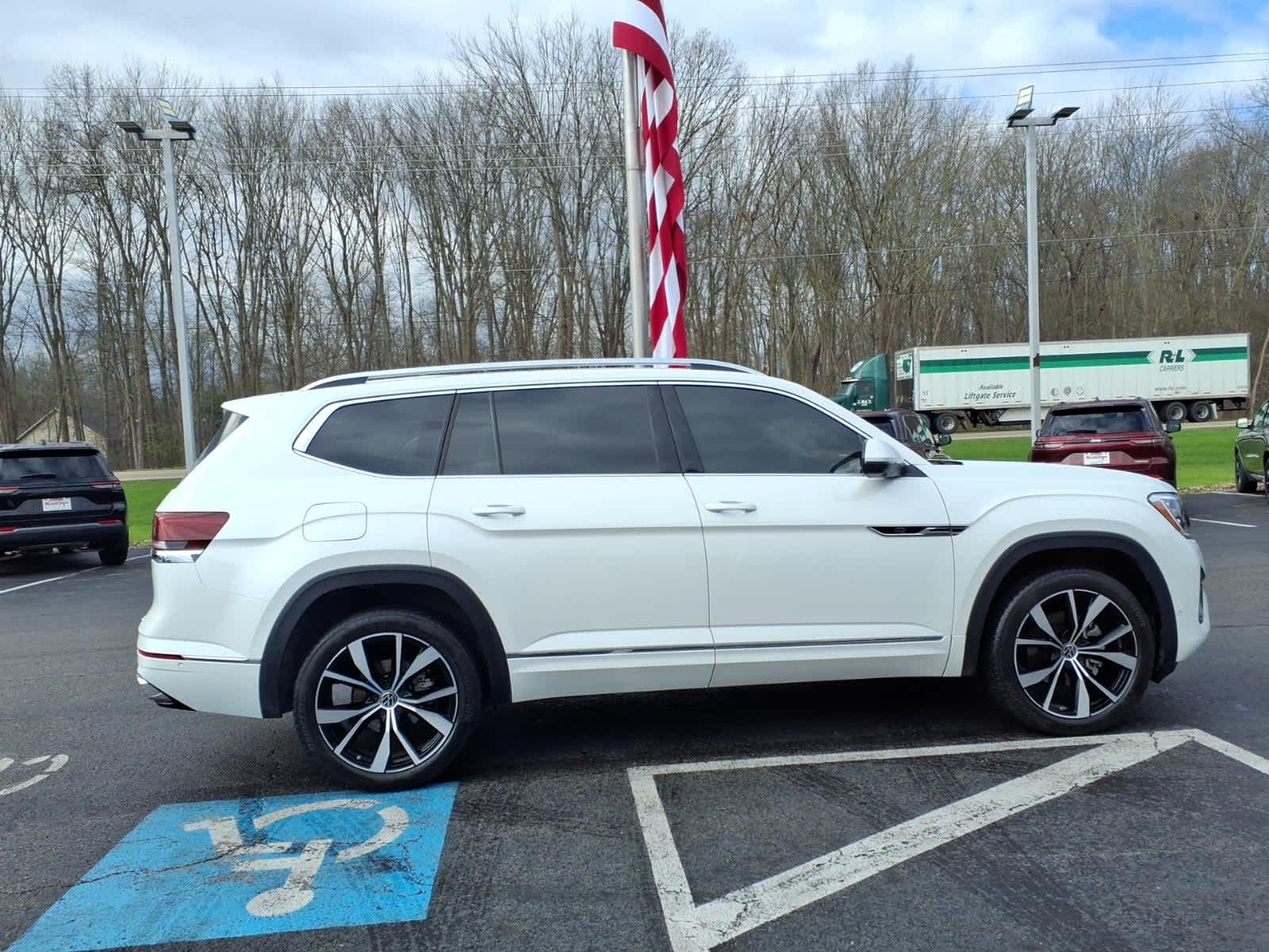 2025 Volkswagen Atlas 2.0T SEL Premium R-Line