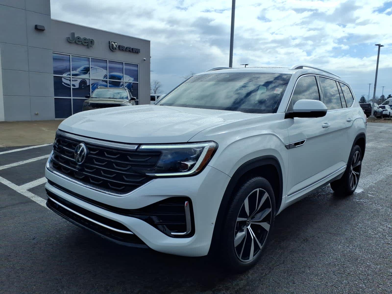 2025 Volkswagen Atlas 2.0T SEL Premium R-Line