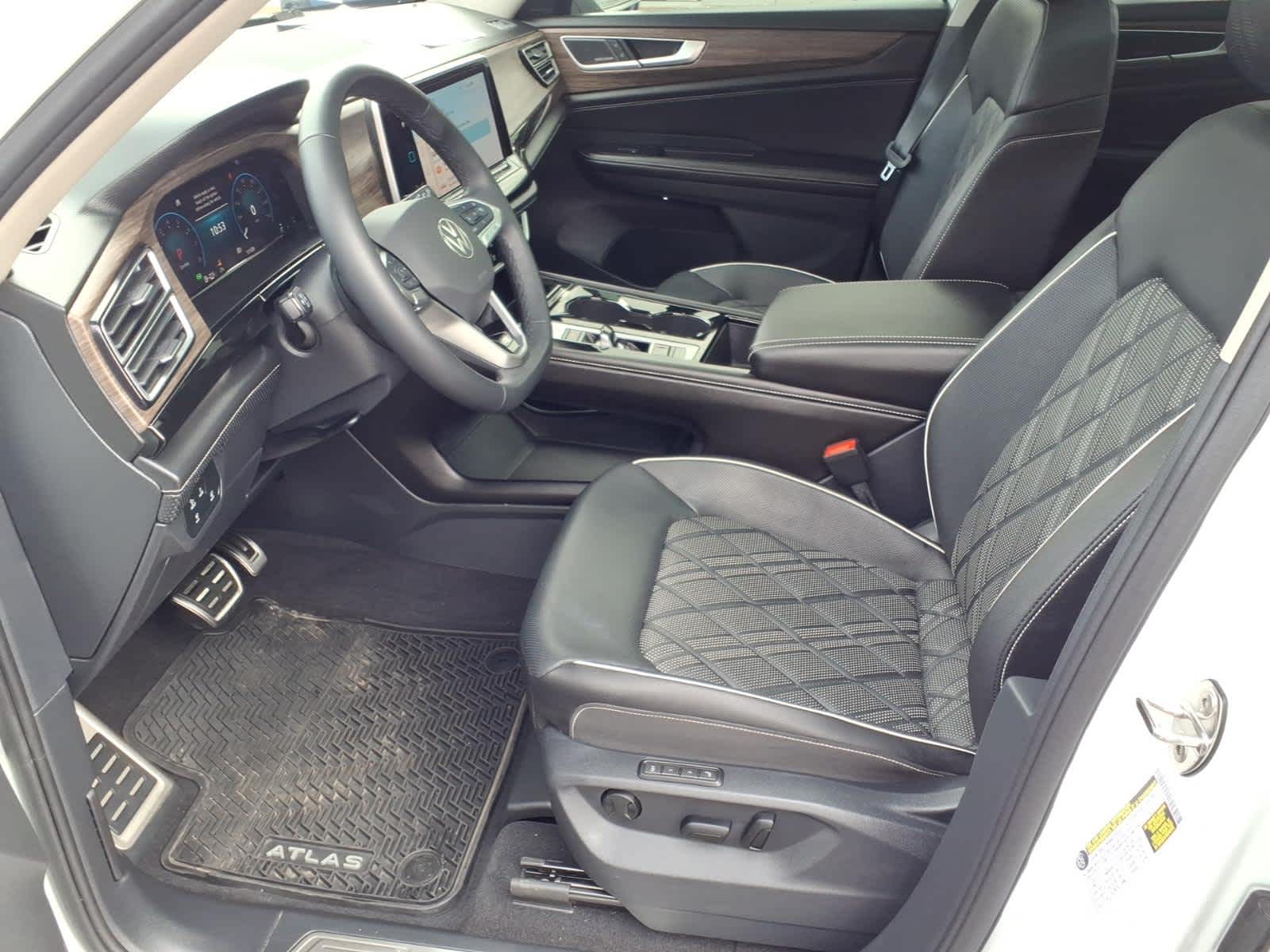 2025 Volkswagen Atlas 2.0T SEL Premium R-Line