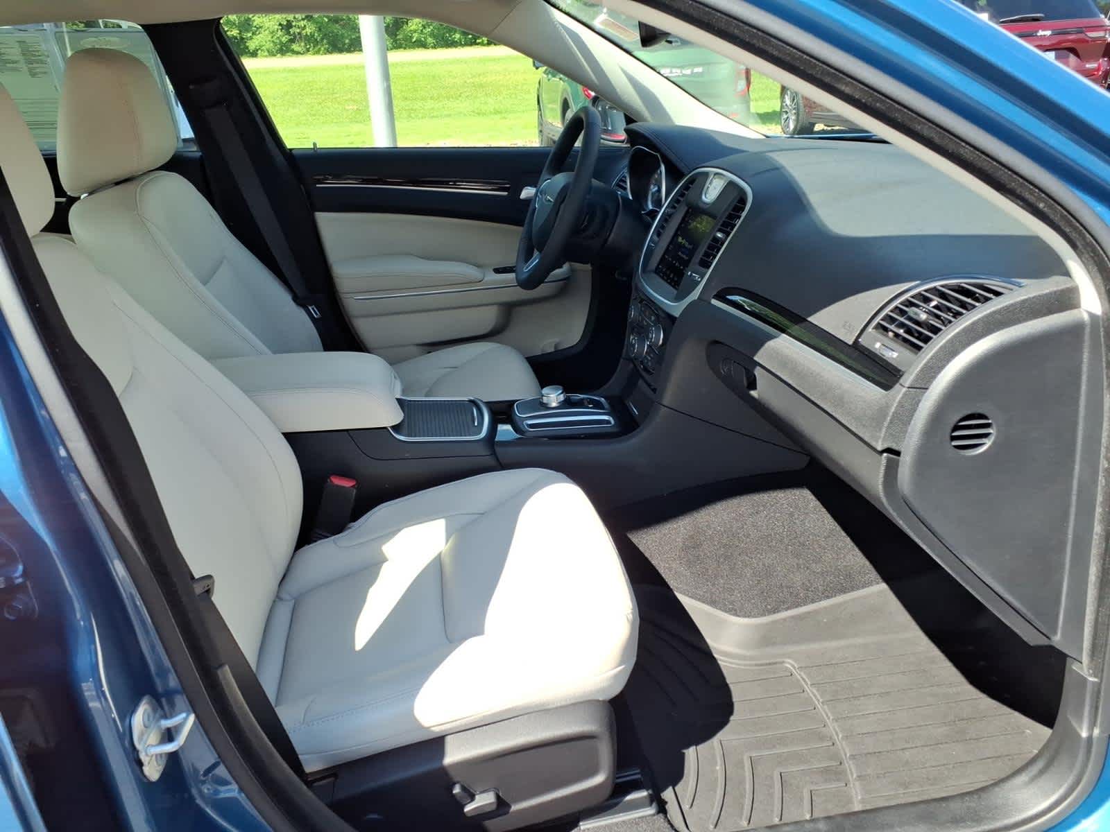 2023 Chrysler 300 Touring L