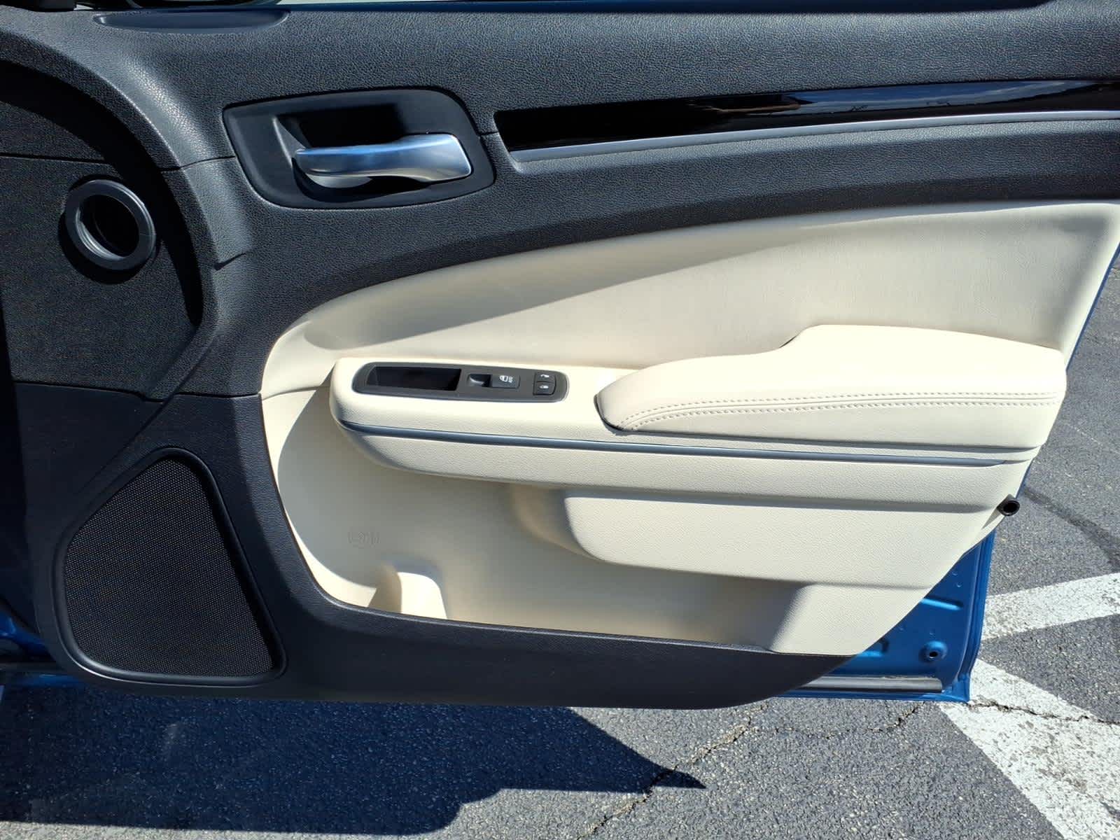 2023 Chrysler 300 Touring L