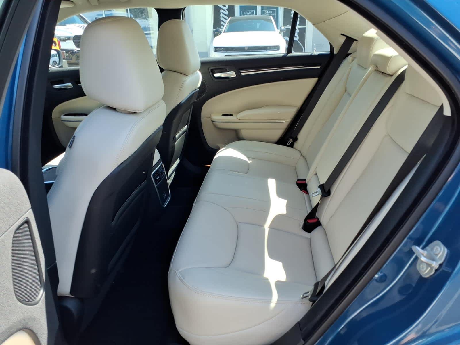 2023 Chrysler 300 Touring L