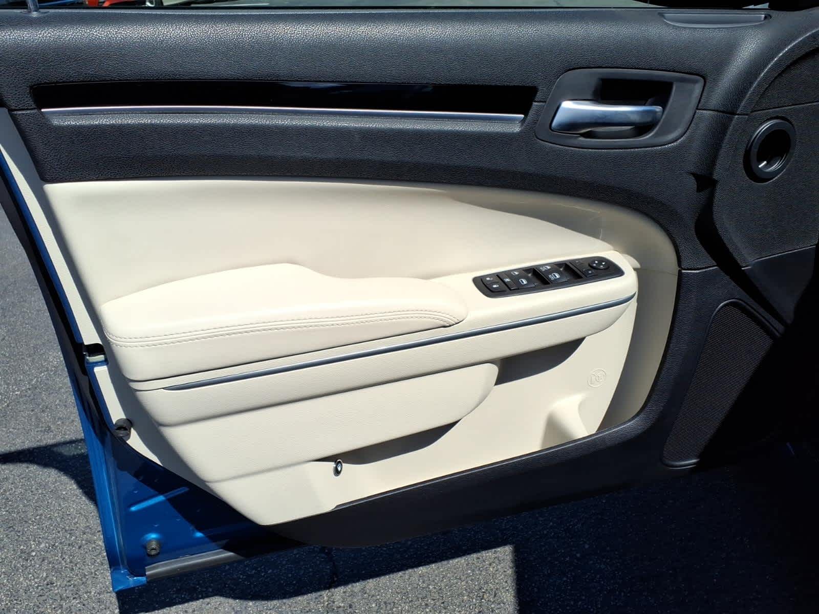 2023 Chrysler 300 Touring L