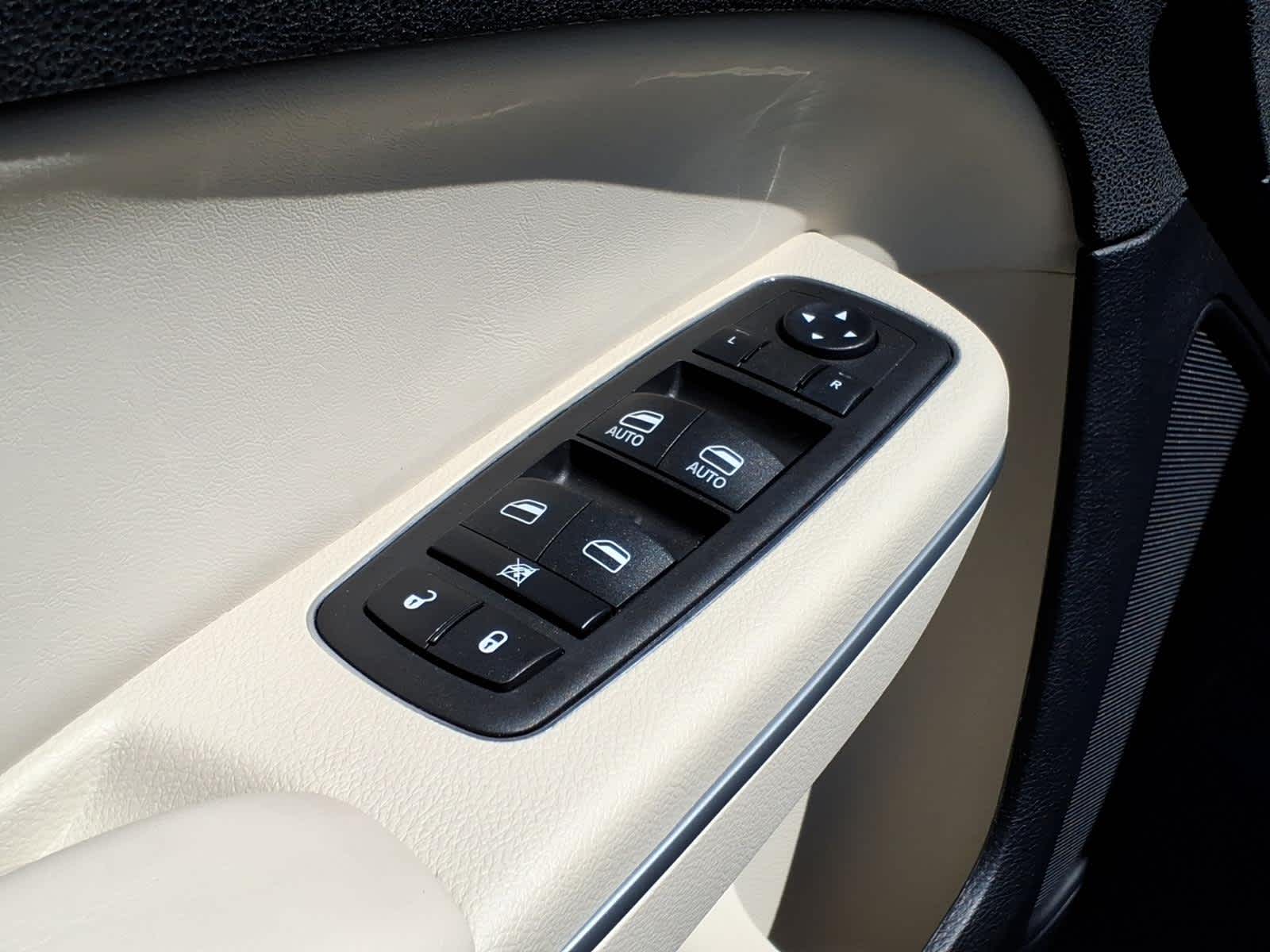 2023 Chrysler 300 Touring L