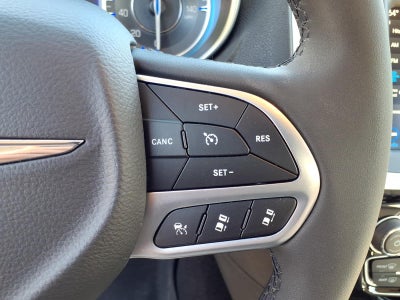 2023 Chrysler 300 Touring L