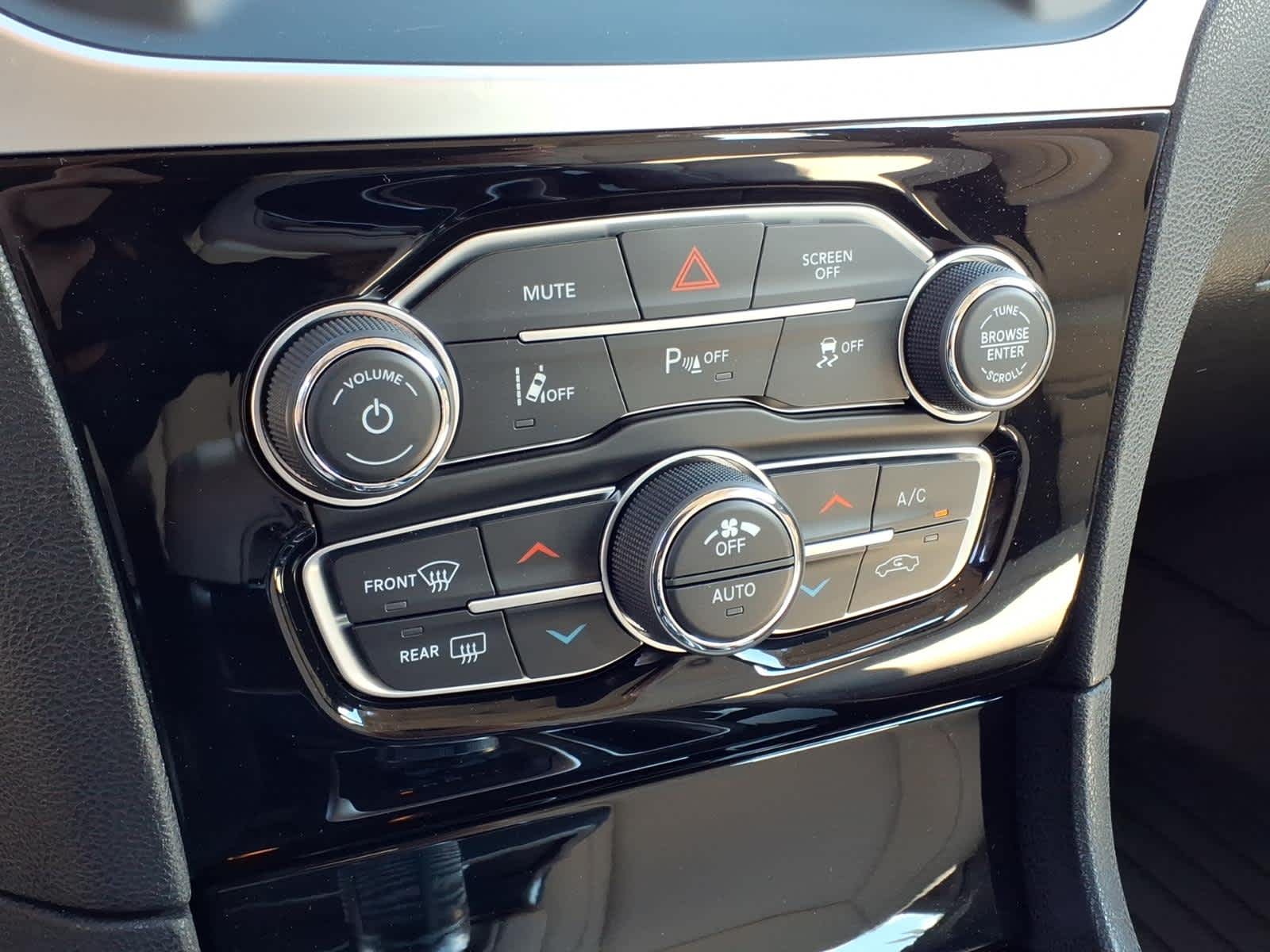 2023 Chrysler 300 Touring L