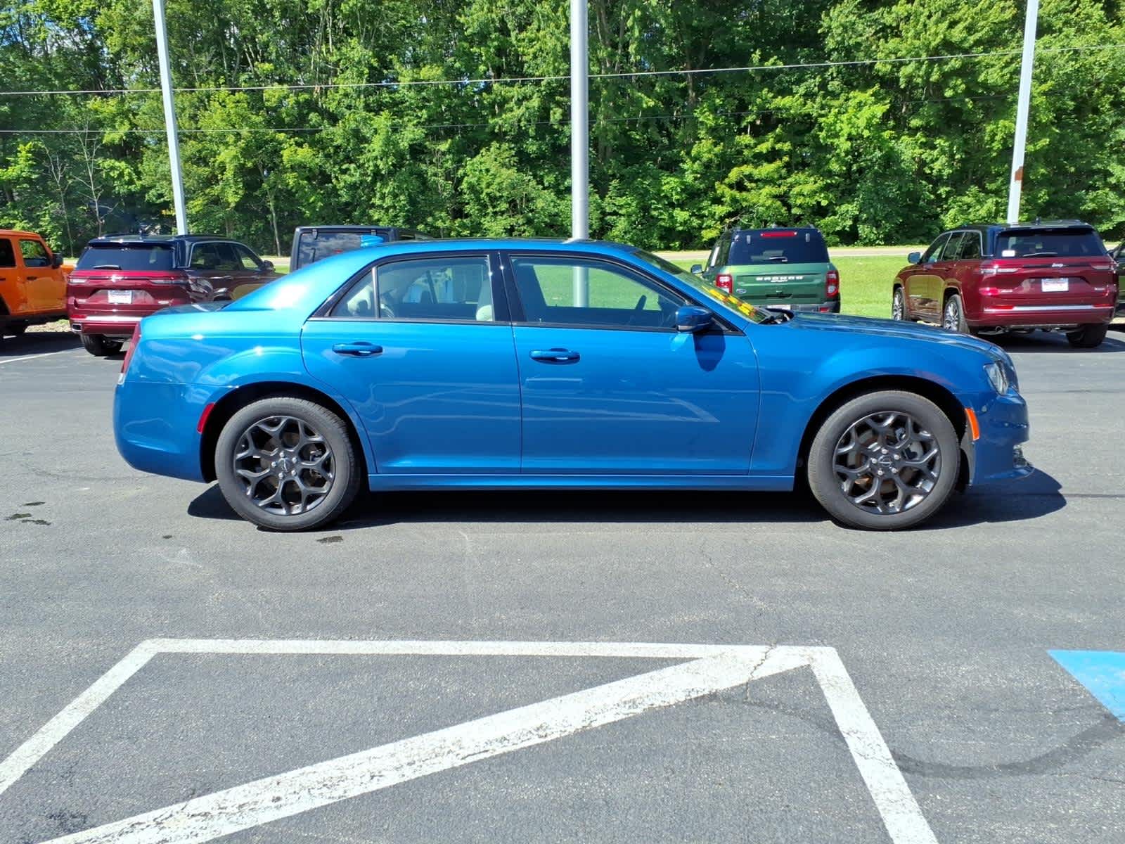 2023 Chrysler 300 Touring L