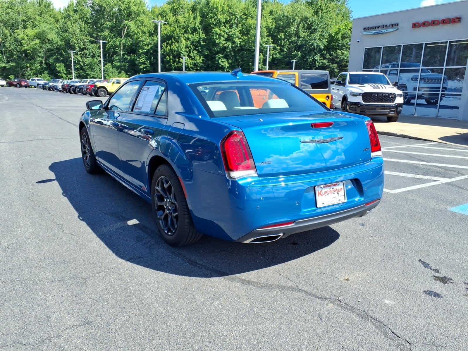 2023 Chrysler 300 Touring L