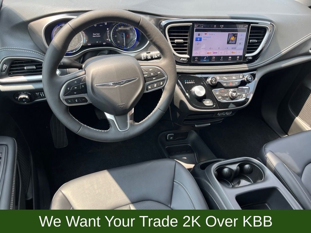 2025 Chrysler Pacifica Select