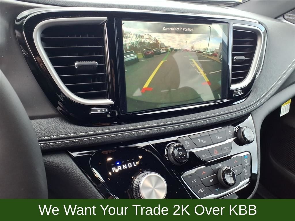 2026 Chrysler Pacifica Select