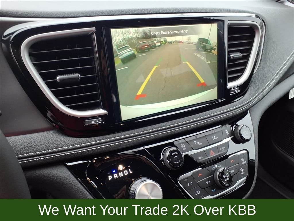 2026 Chrysler Pacifica Select