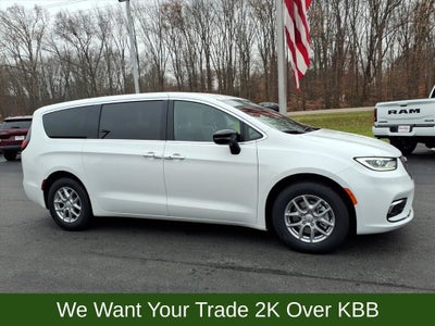 2026 Chrysler Pacifica Select