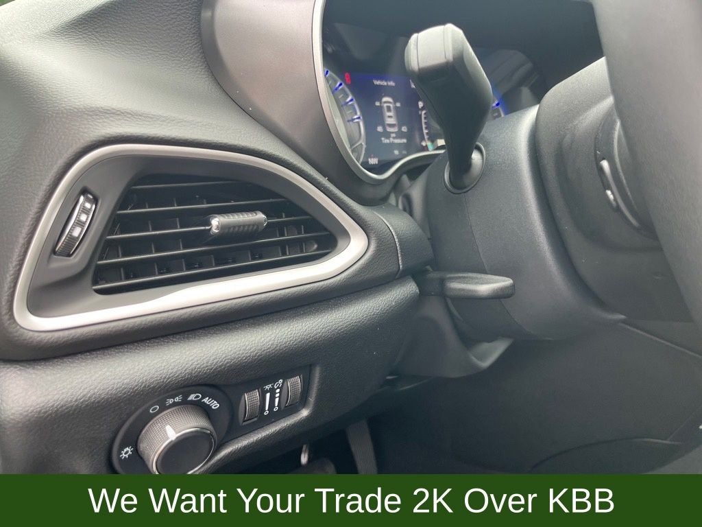 2025 Chrysler Voyager LX