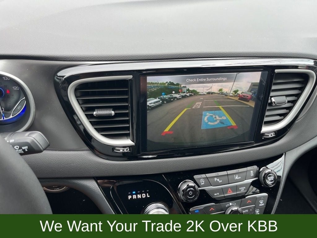 2025 Chrysler Voyager LX