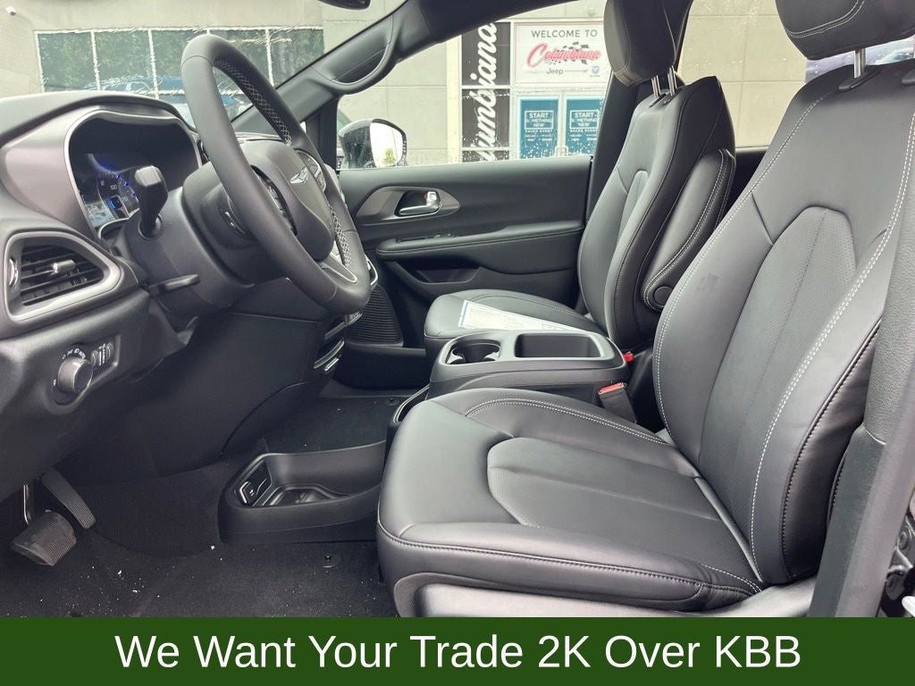 2025 Chrysler Voyager LX