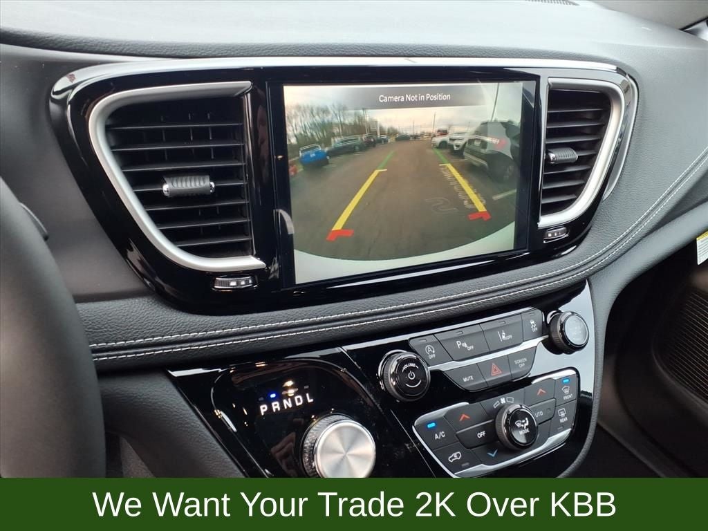 2026 Chrysler Pacifica Select