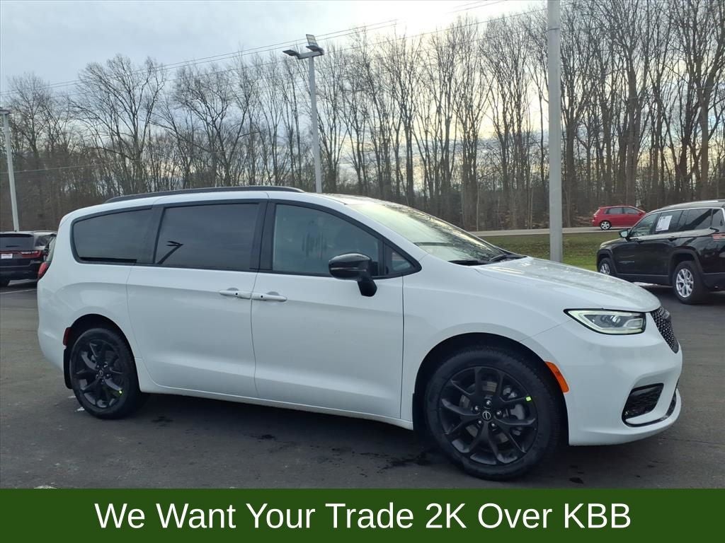 2026 Chrysler Pacifica Select