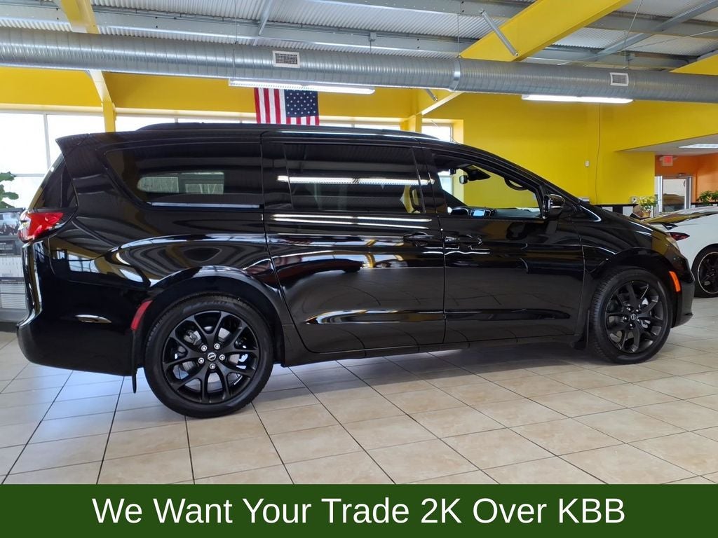 2026 Chrysler Pacifica Select