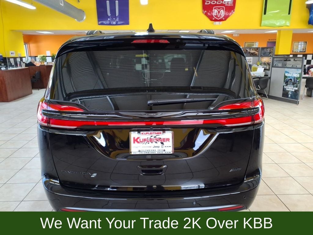 2026 Chrysler Pacifica Select