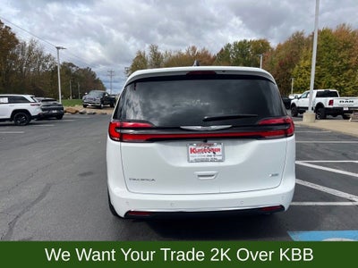 2026 Chrysler Pacifica Select