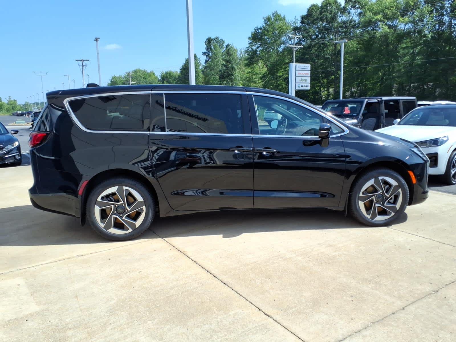 2027 Chrysler Pacifica Limited