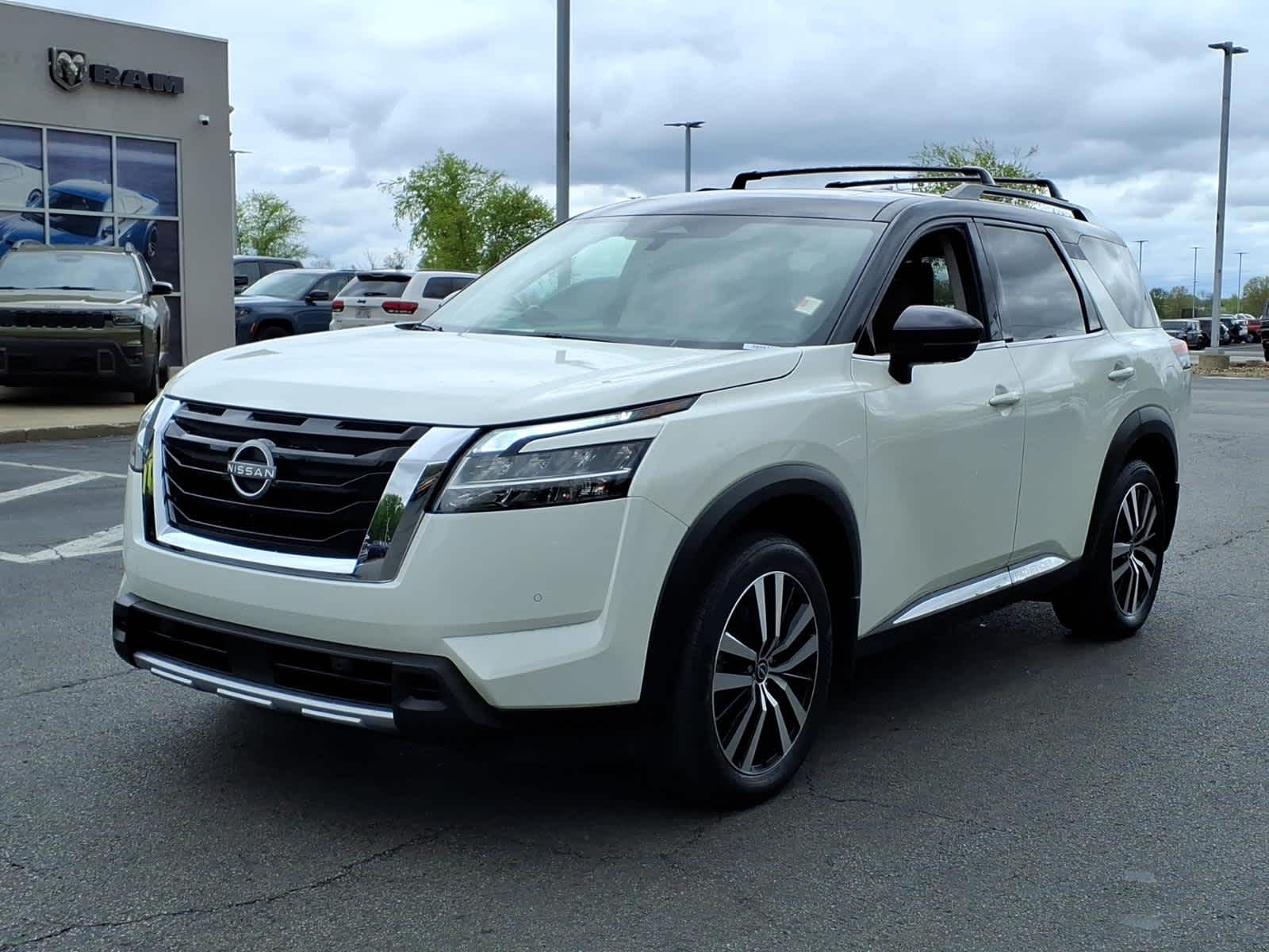2024 Nissan Pathfinder Platinum
