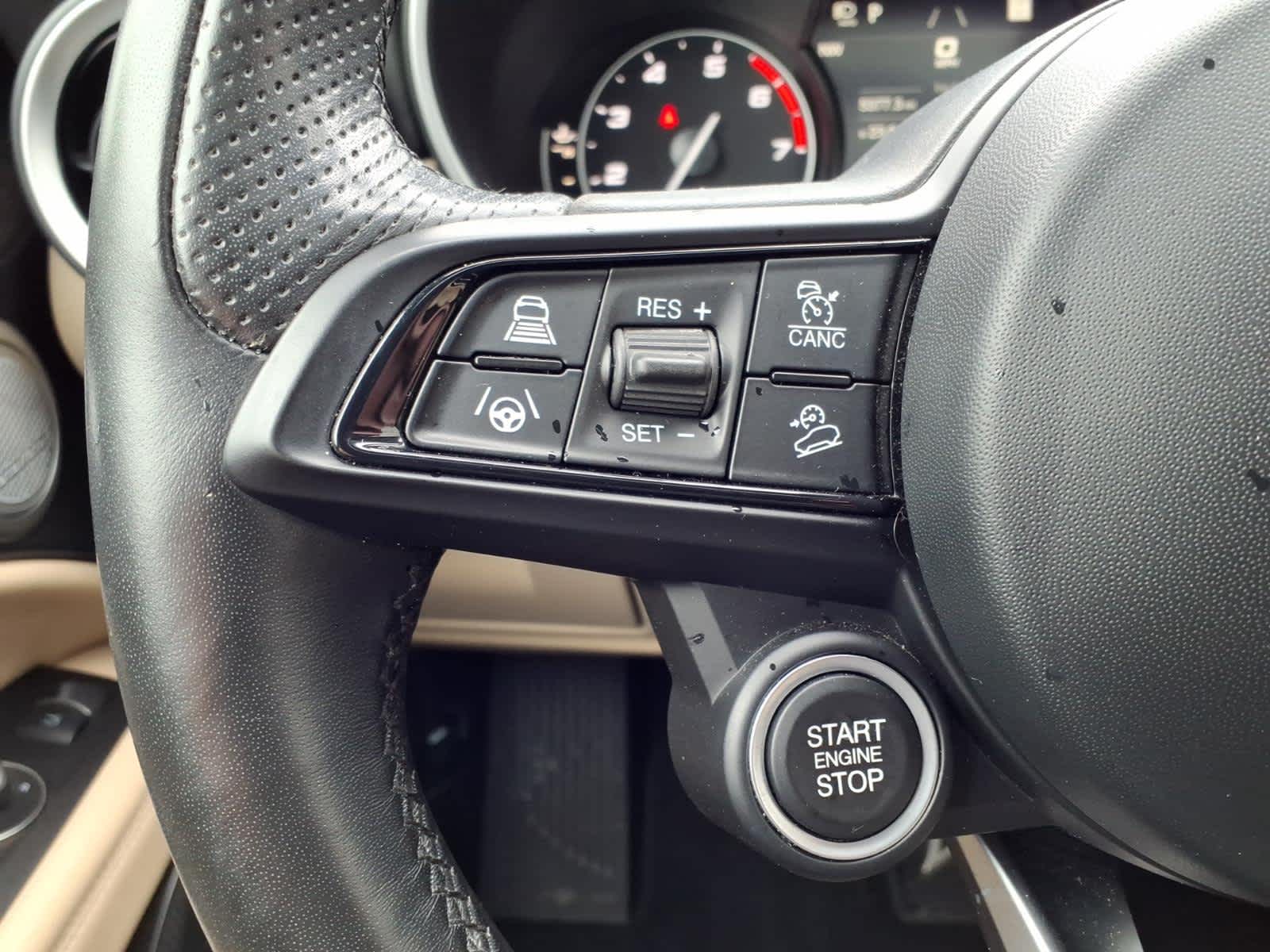 2023 Alfa Romeo Stelvio Lusso
