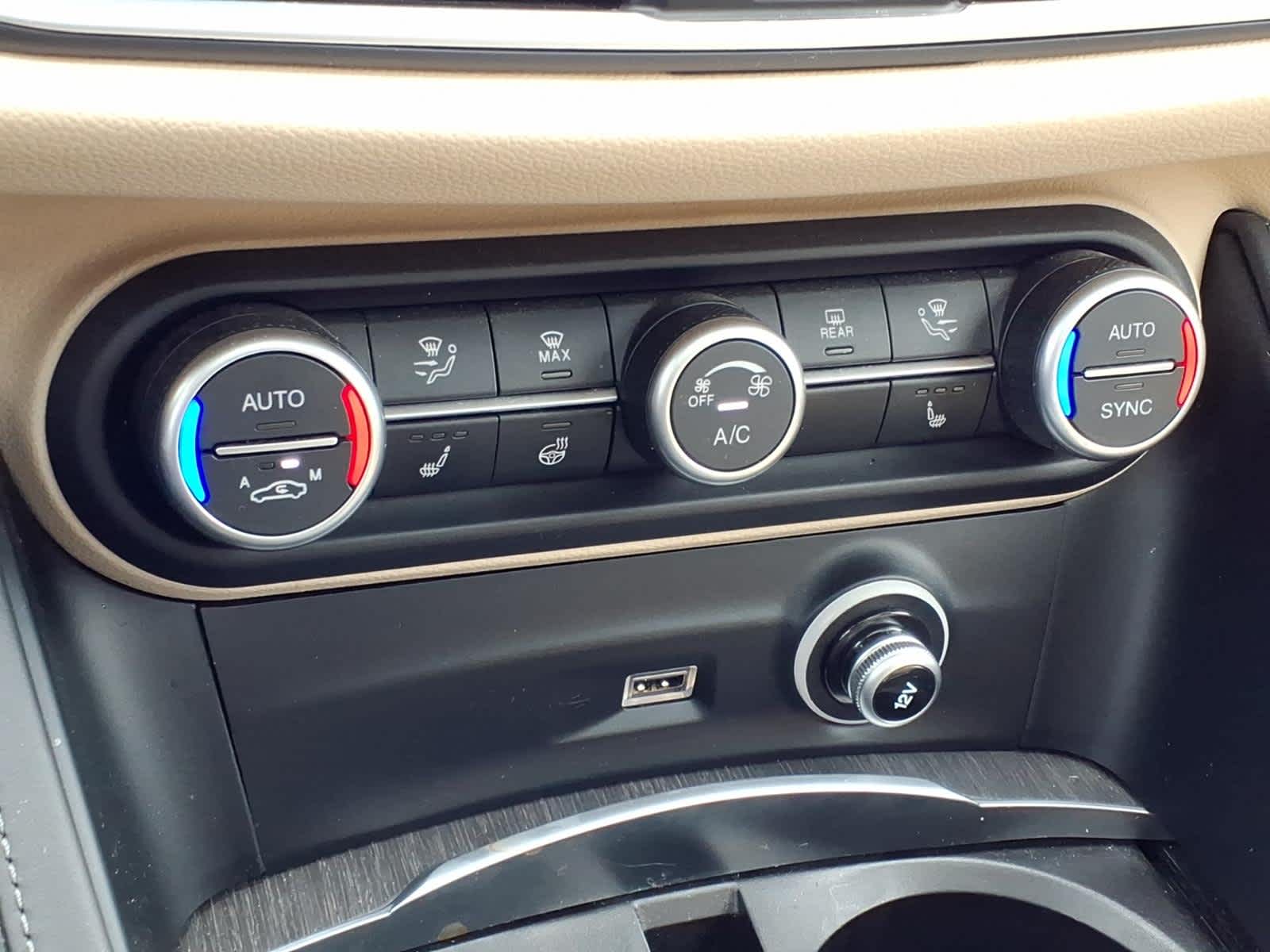 2023 Alfa Romeo Stelvio Lusso