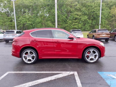 2023 Alfa Romeo Stelvio Lusso