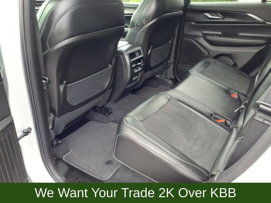 2025 Jeep Grand Cherokee Base