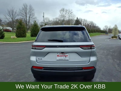 2025 Jeep Grand Cherokee Base