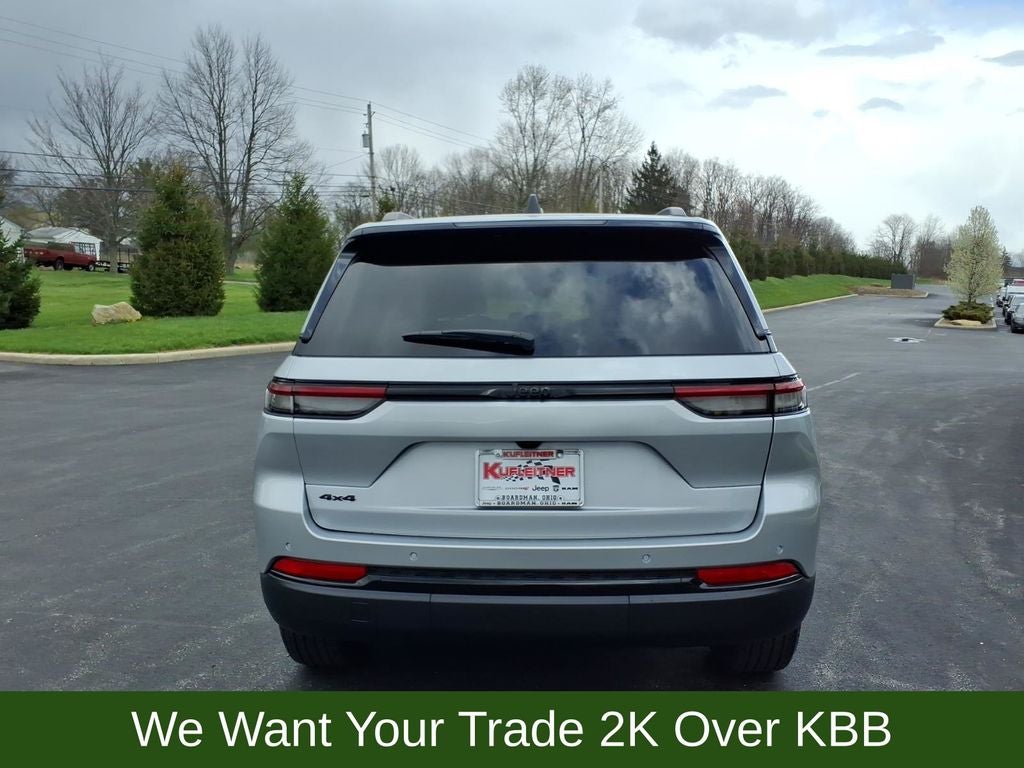 2025 Jeep Grand Cherokee Base