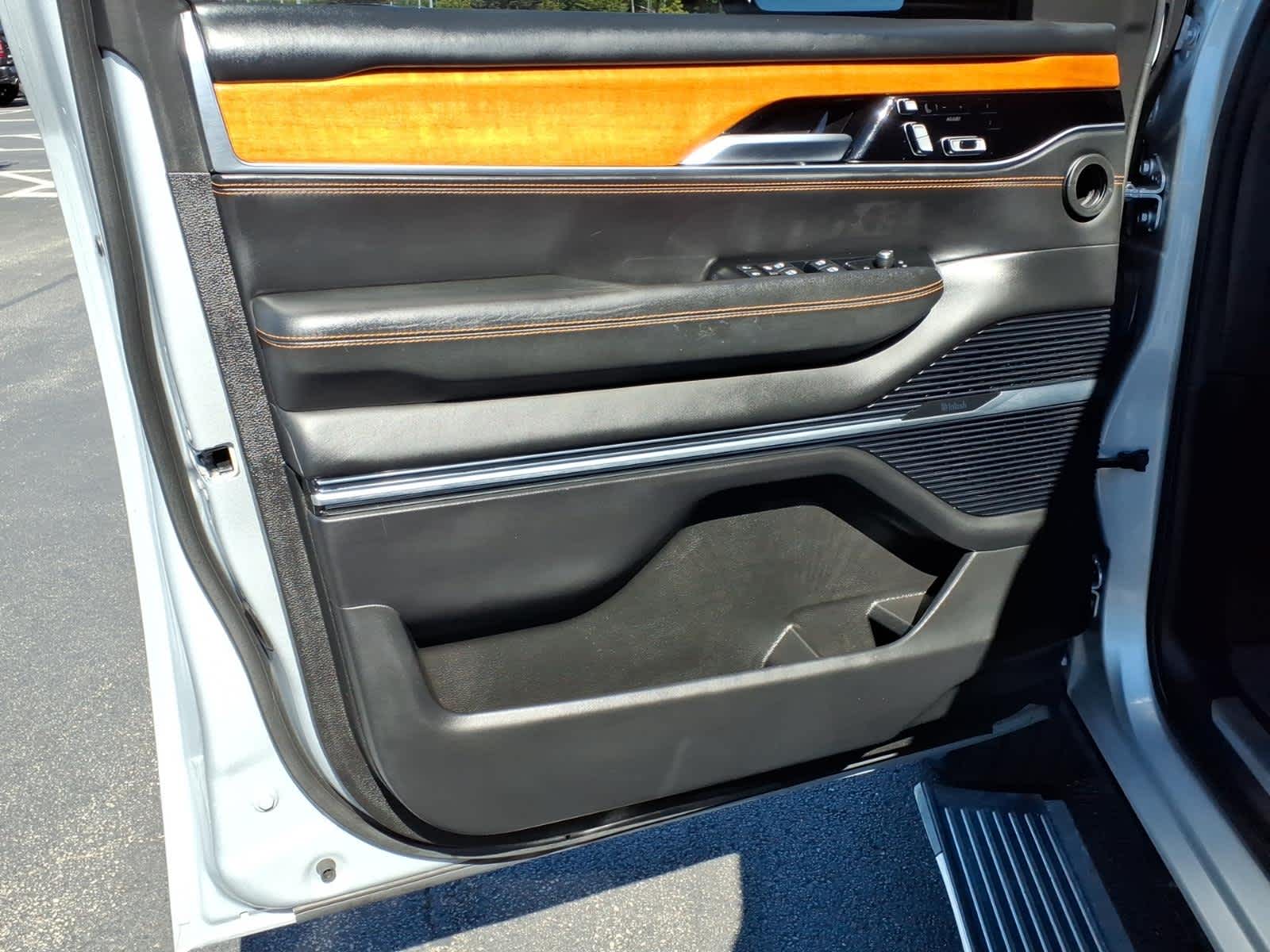 2022 Jeep Grand Wagoneer Series III