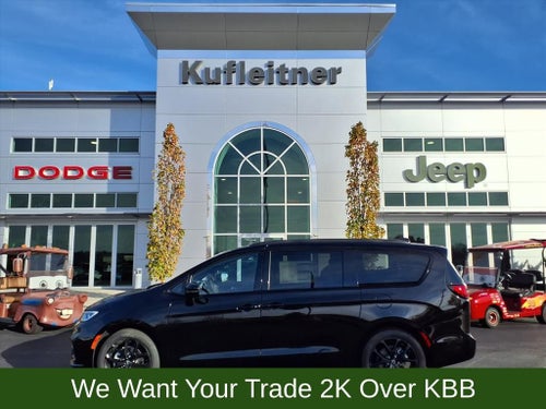 2026 Chrysler Pacifica Select