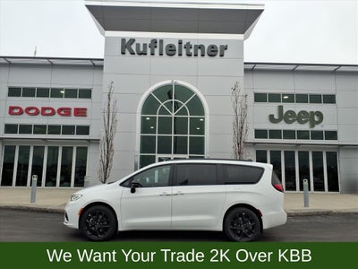 2026 Chrysler Pacifica Select