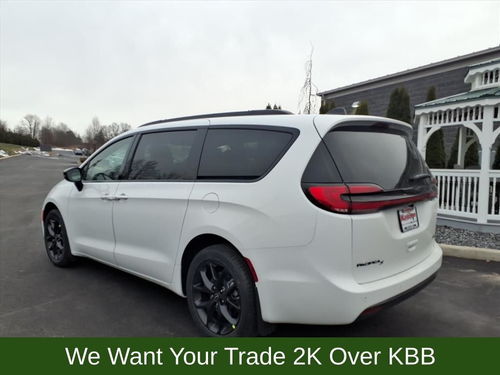 2026 Chrysler Pacifica Select