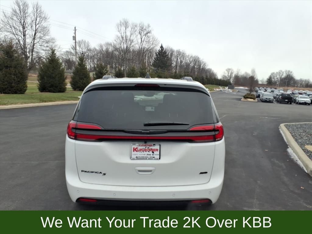 2026 Chrysler Pacifica Select