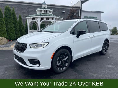 2026 Chrysler Pacifica Select