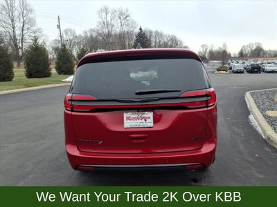 2026 Chrysler Pacifica Select