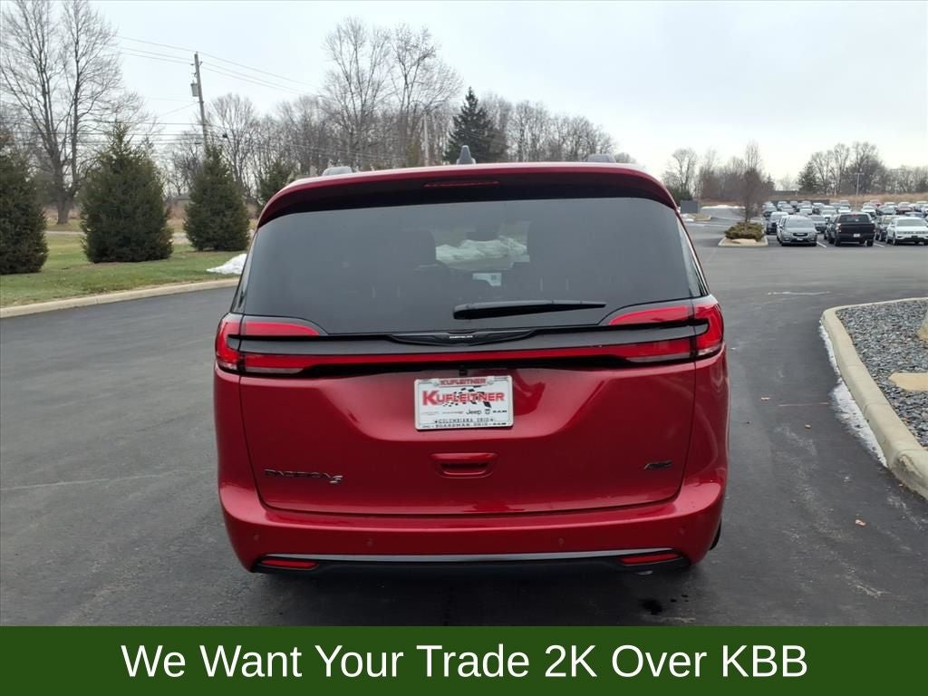 2026 Chrysler Pacifica Select