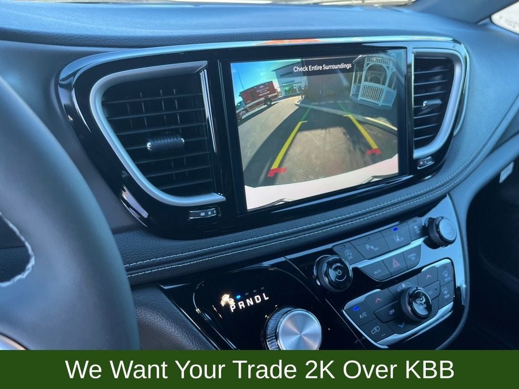 2026 Chrysler Pacifica Select