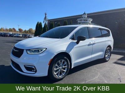 2026 Chrysler Pacifica Select