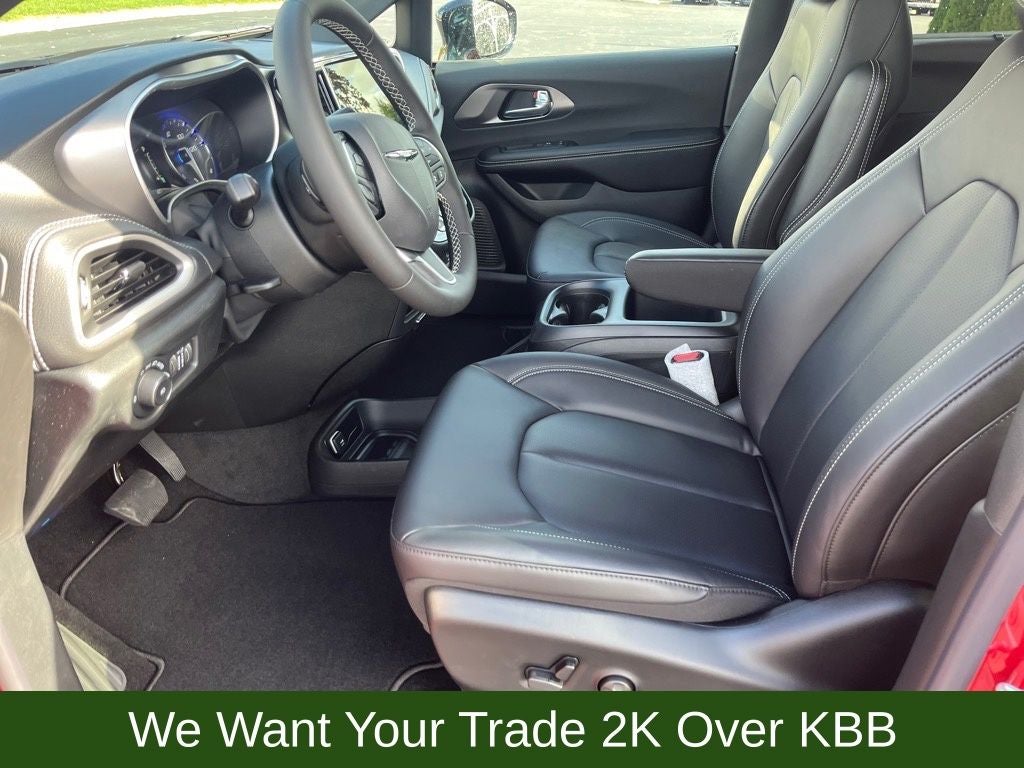 2026 Chrysler Pacifica Select